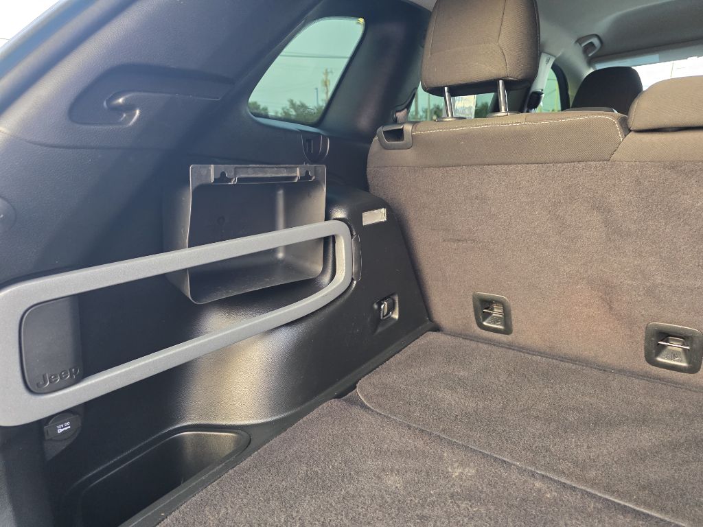 Photo 53 of this JEEP CHEROKEE