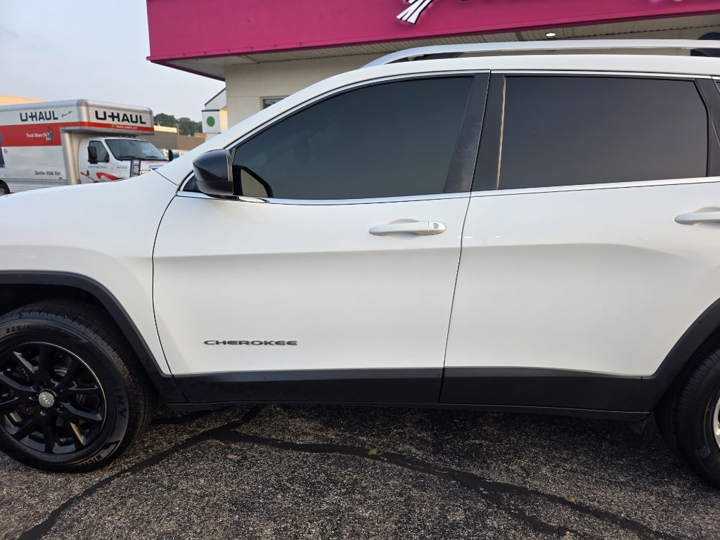 Photo 13 of this JEEP CHEROKEE