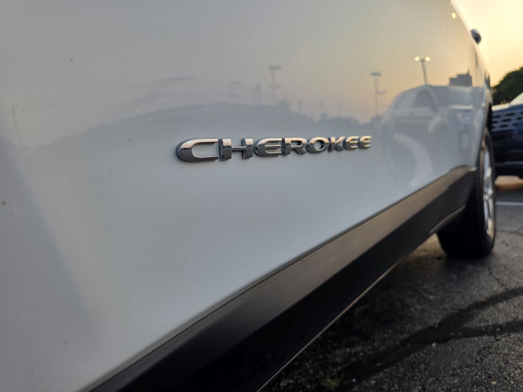 Photo 22 of this JEEP CHEROKEE
