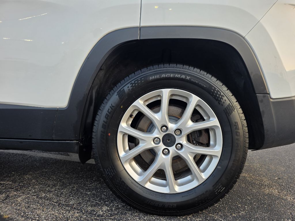 Photo 21 of this JEEP CHEROKEE