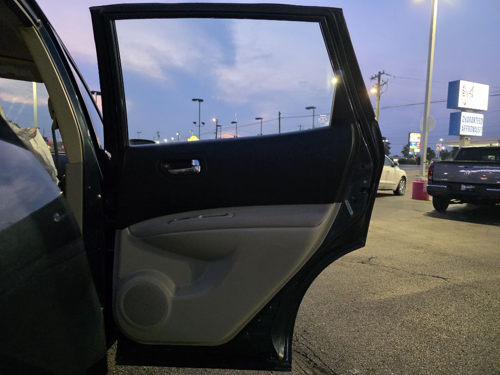 Photo 18 of this NISSAN ROGUE SELECT