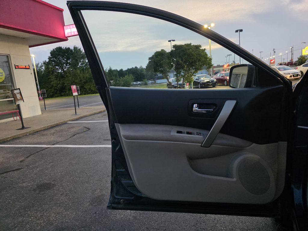 Photo 41 of this NISSAN ROGUE SELECT