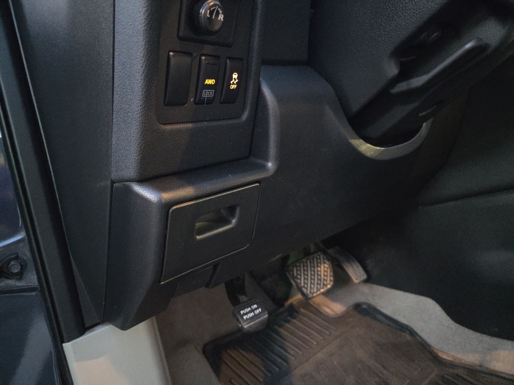 Photo 31 of this NISSAN ROGUE SELECT