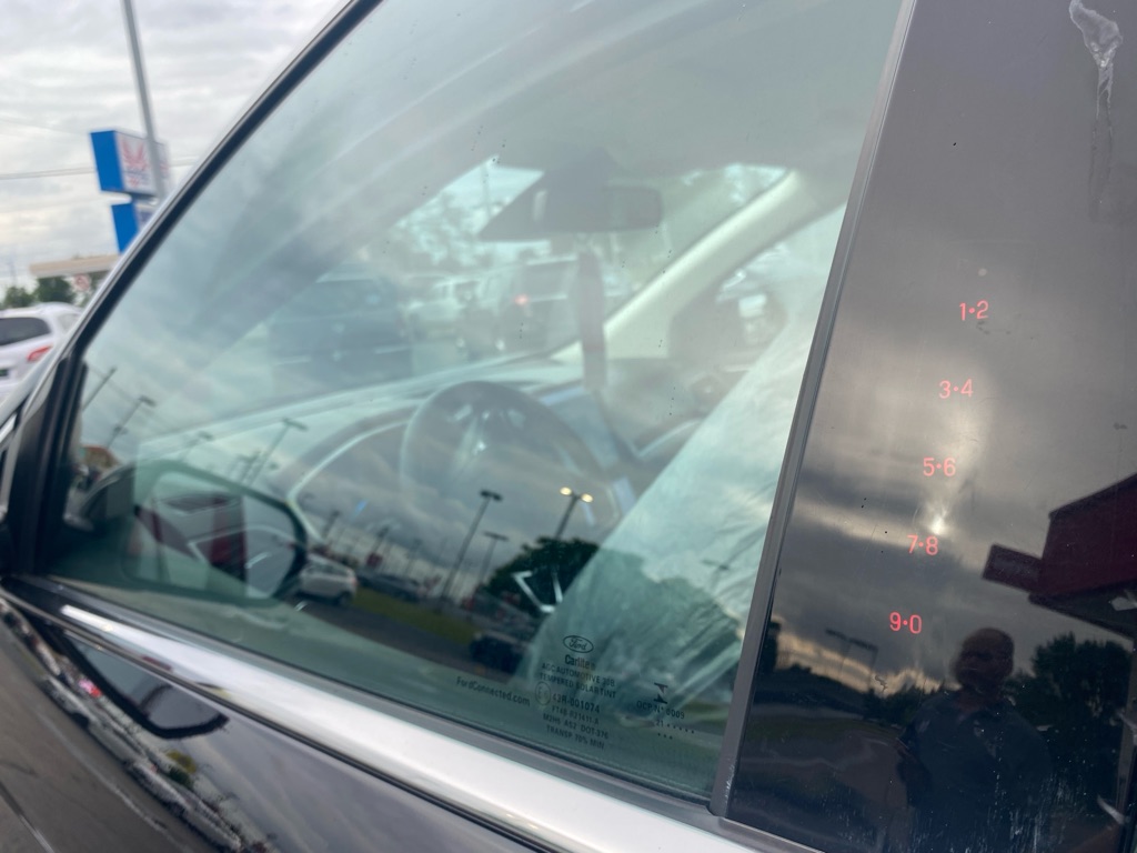 Photo 21 of this FORD EDGE
