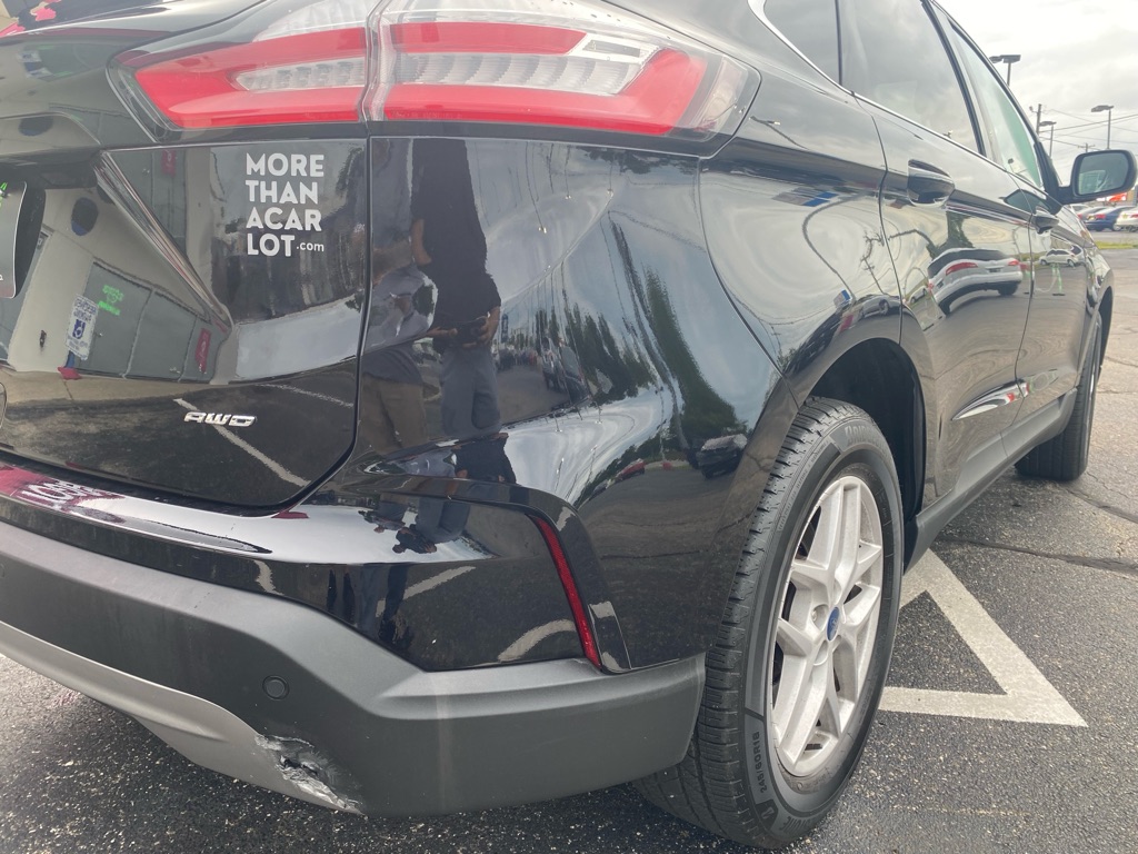 Photo 10 of this FORD EDGE