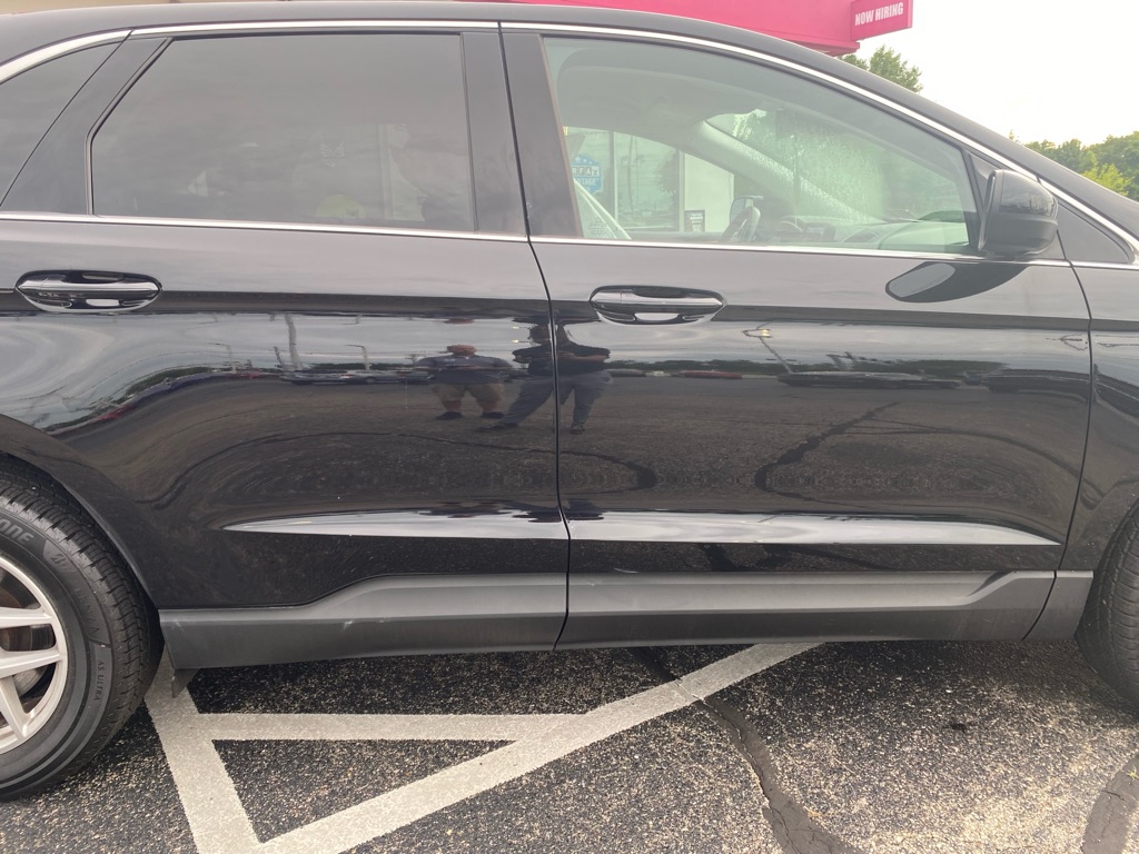 Photo 8 of this FORD EDGE