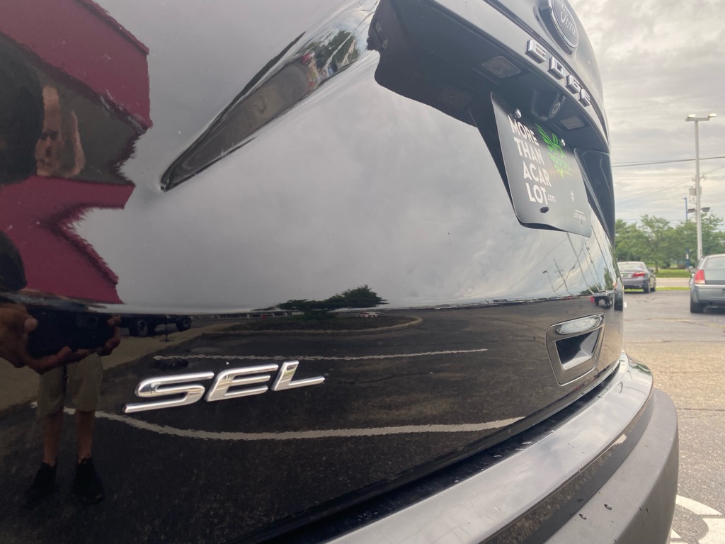 Photo 13 of this FORD EDGE