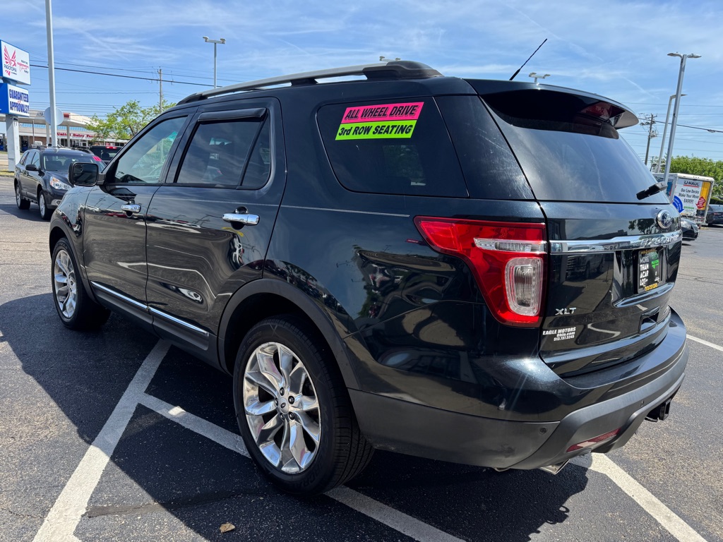 Photo 5 of this FORD EXPLORER