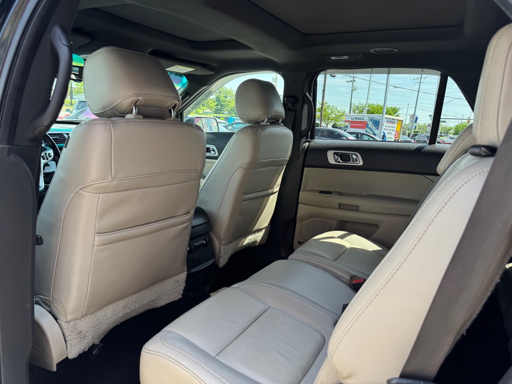 Photo 11 of this FORD EXPLORER