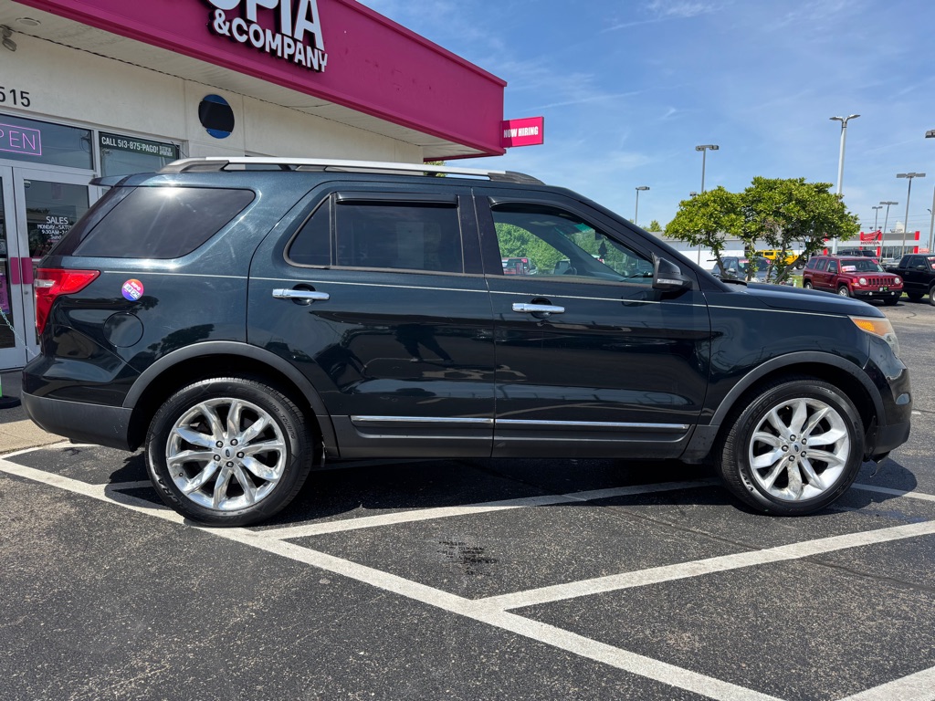 Photo 2 of this FORD EXPLORER