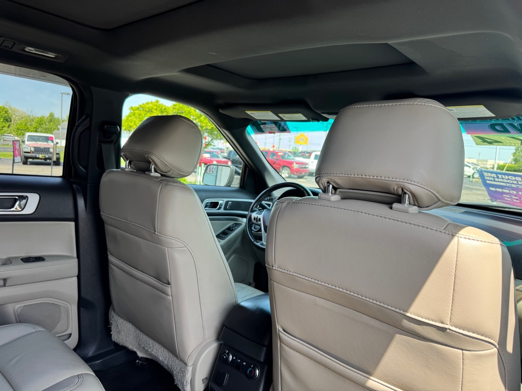Photo 18 of this FORD EXPLORER
