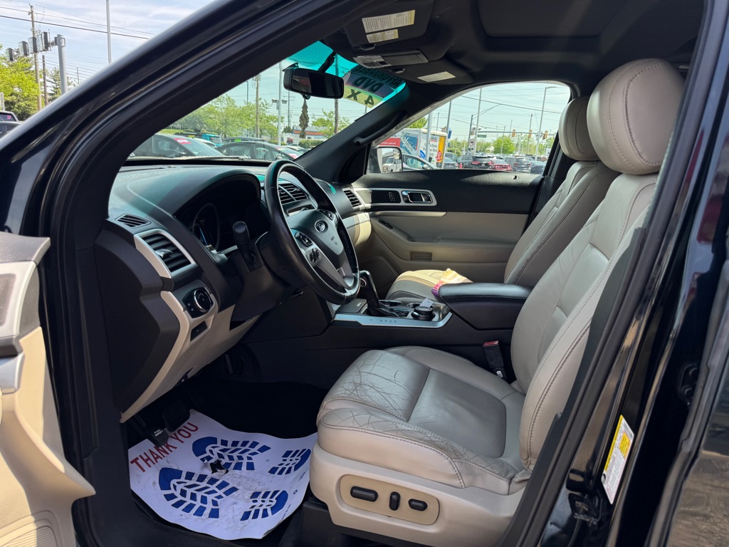 Photo 9 of this FORD EXPLORER