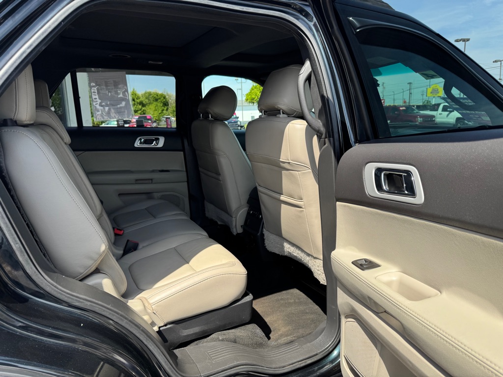 Photo 16 of this FORD EXPLORER