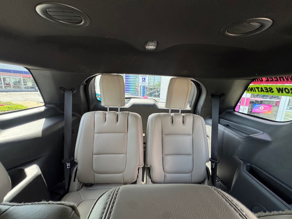 Photo 15 of this FORD EXPLORER