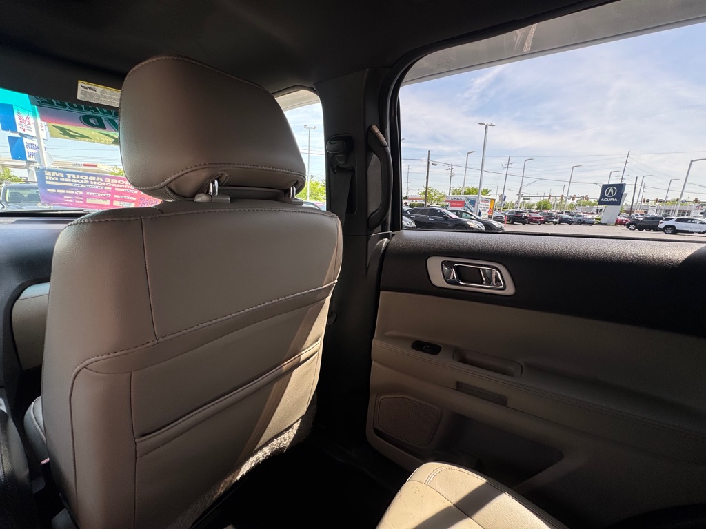Photo 14 of this FORD EXPLORER