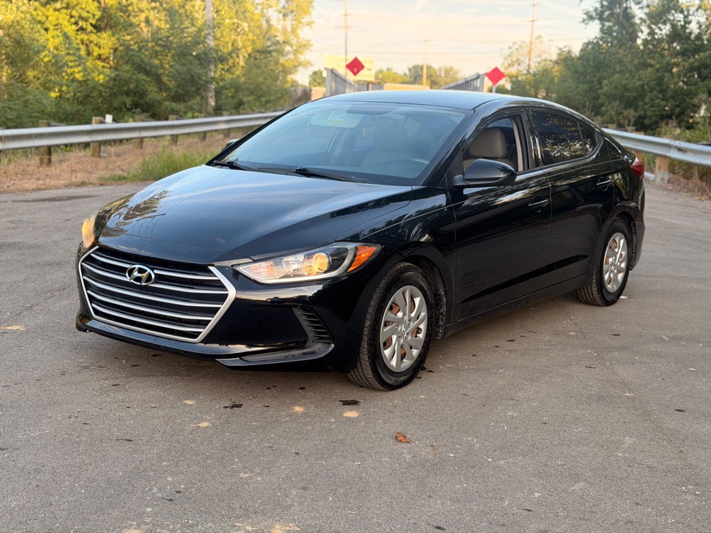 Photo 2 of this HYUNDAI ELANTRA