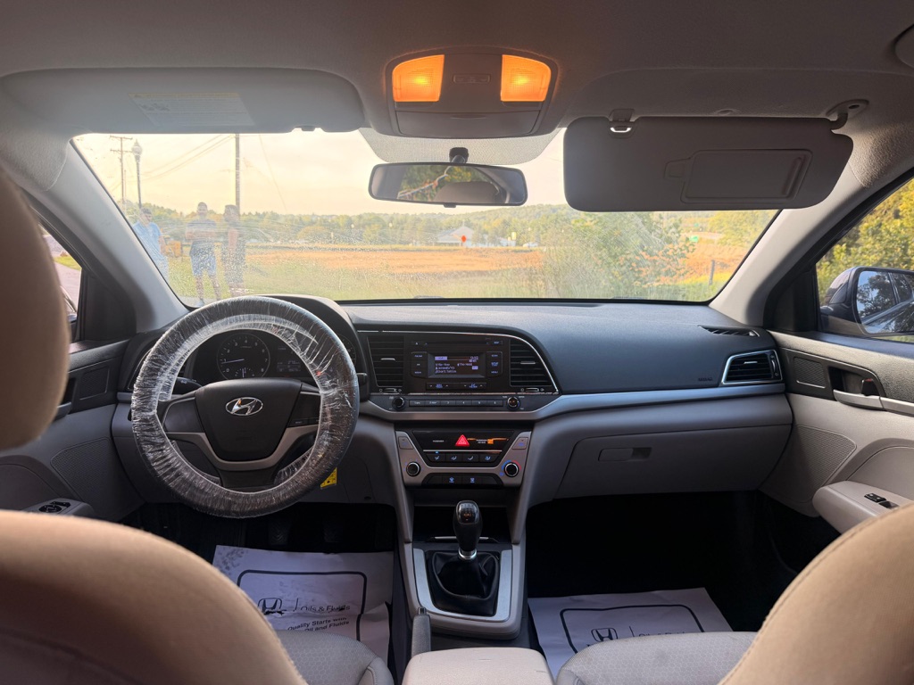 Photo 5 of this HYUNDAI ELANTRA