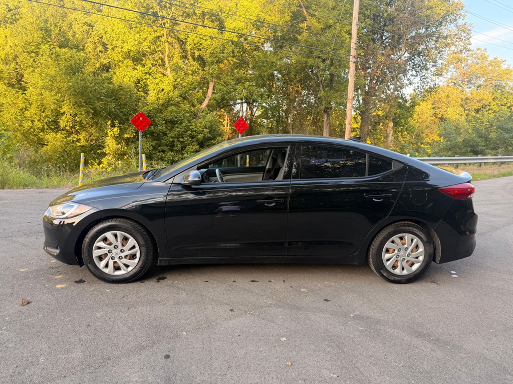 Photo 14 of this HYUNDAI ELANTRA