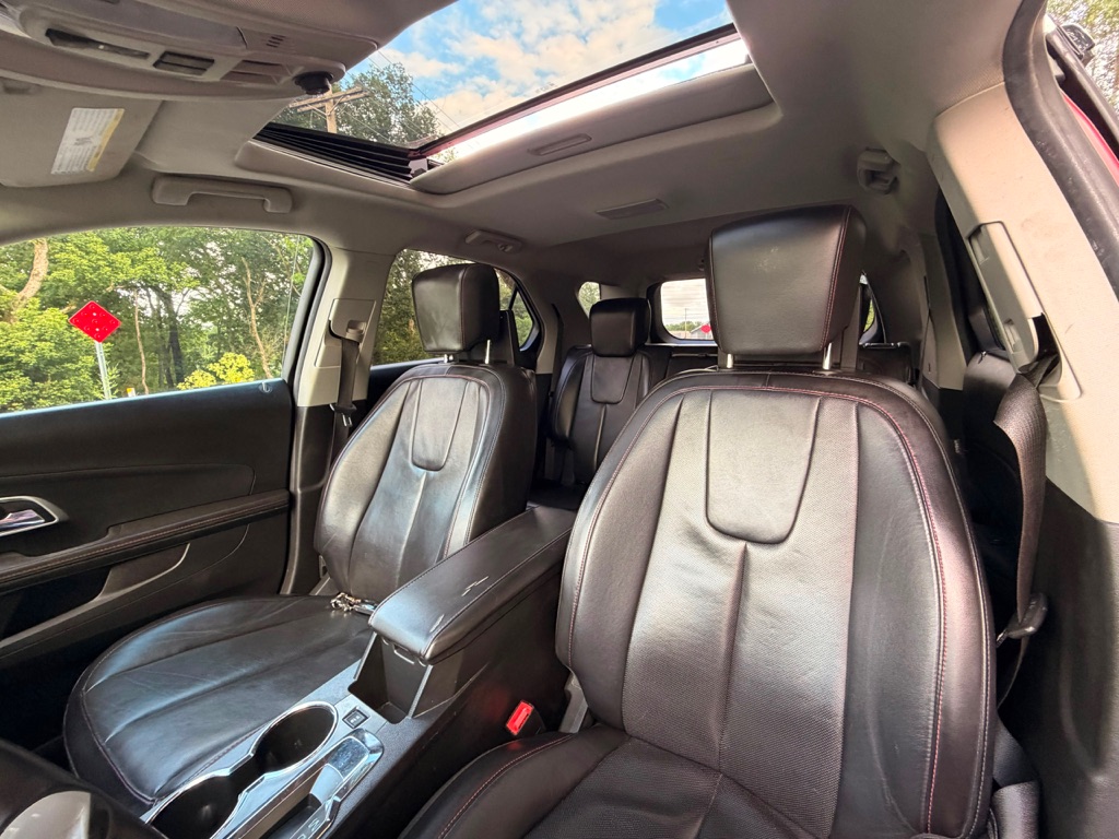 Photo 8 of this CHEVROLET EQUINOX
