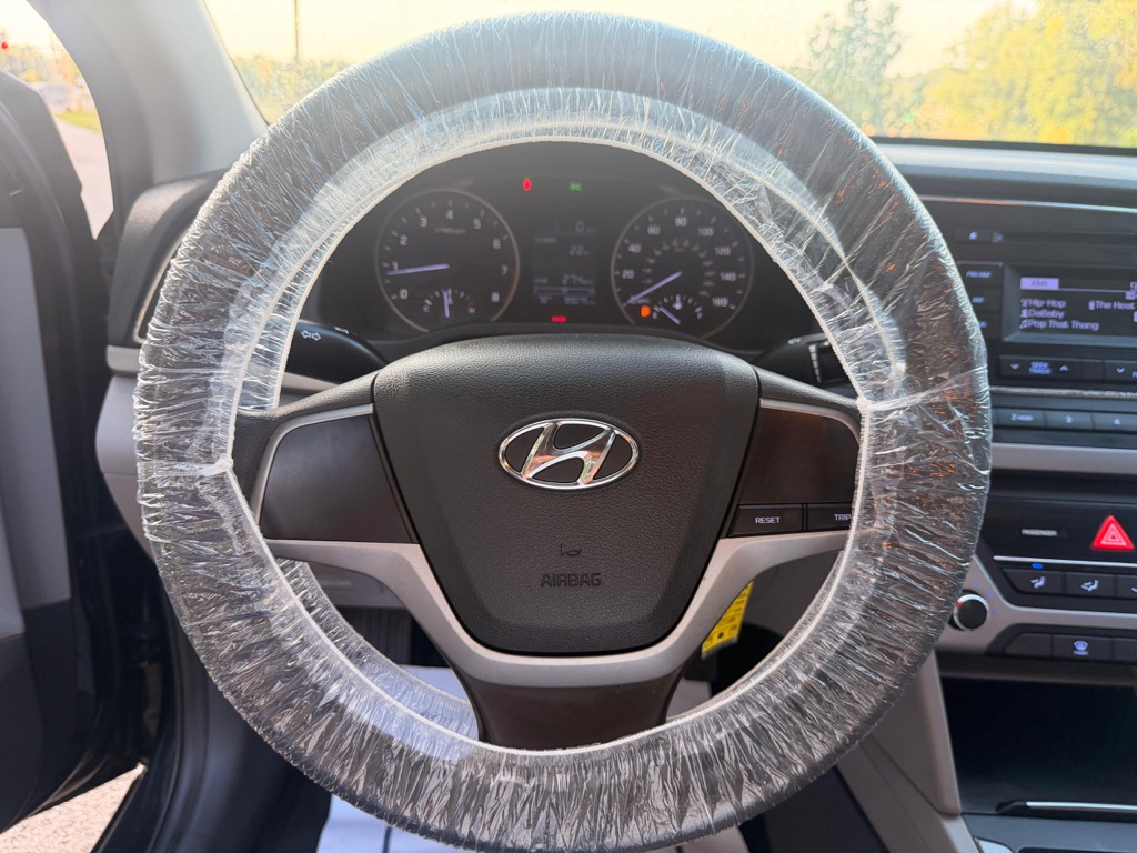 Photo 14 of this HYUNDAI ELANTRA