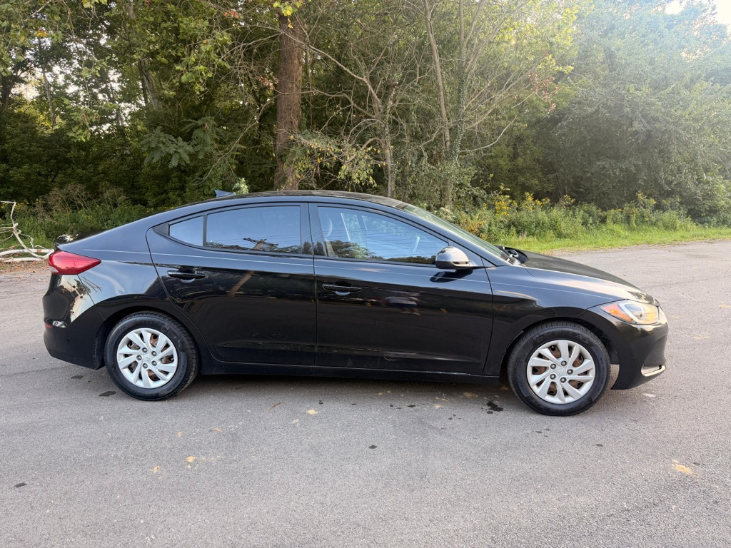 Photo 15 of this HYUNDAI ELANTRA