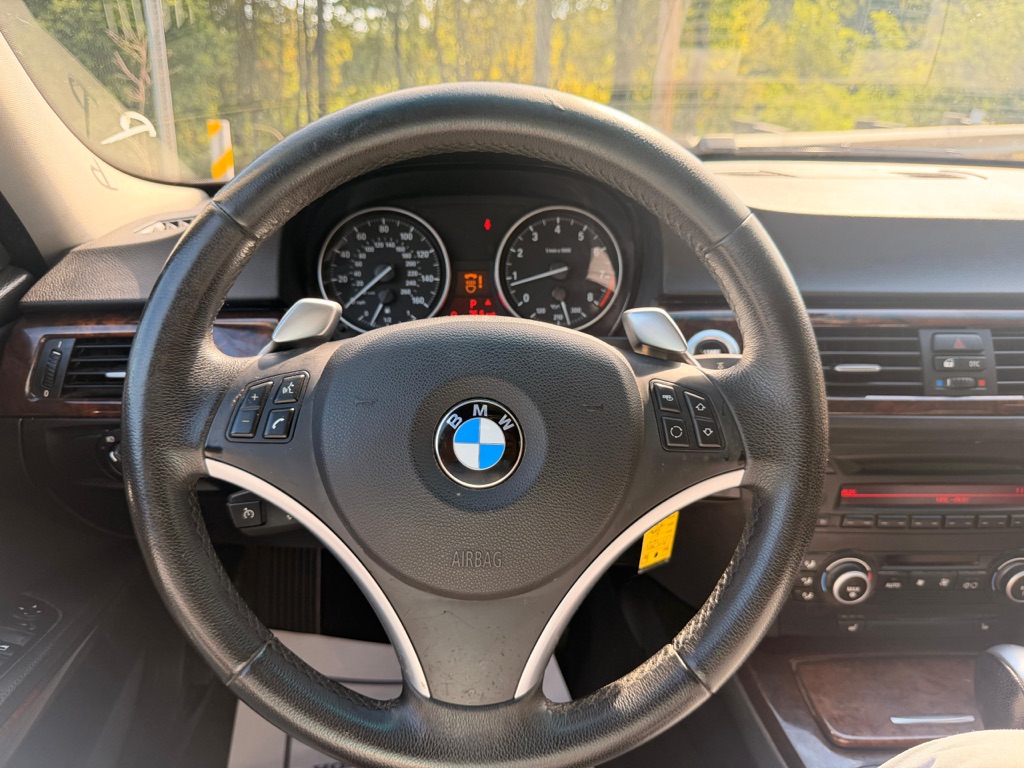 Photo 10 of this BMW 3 SERIES