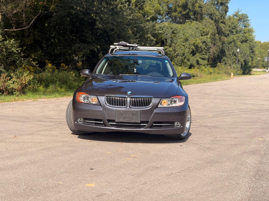 Photo 2 of this BMW 3 SERIES