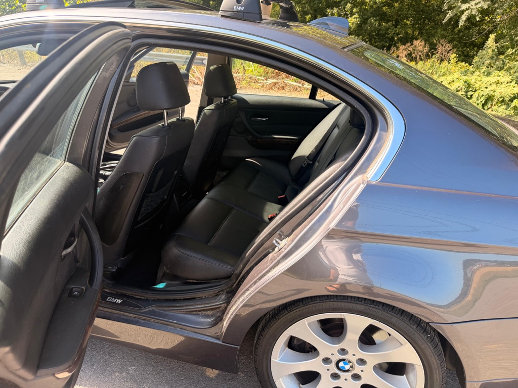 Photo 11 of this BMW 3 SERIES
