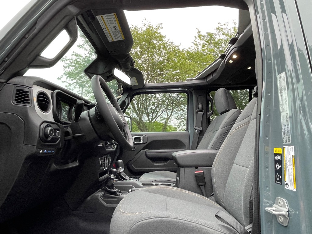 Photo 10 of this JEEP WRANGLER