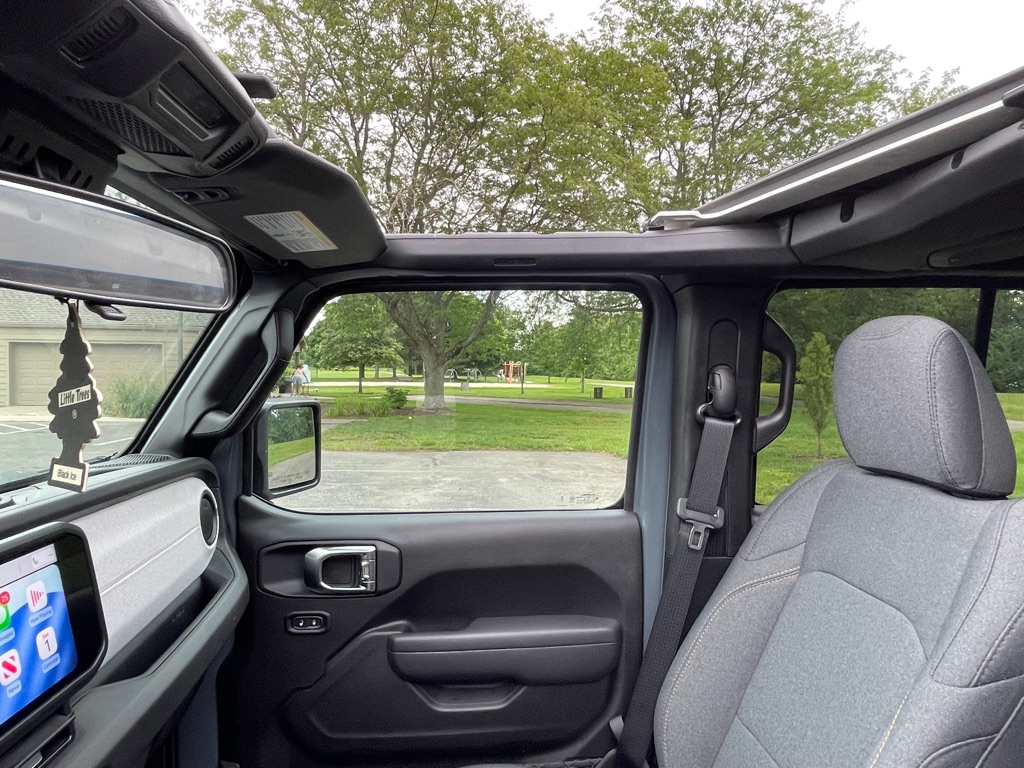 Photo 9 of this JEEP WRANGLER