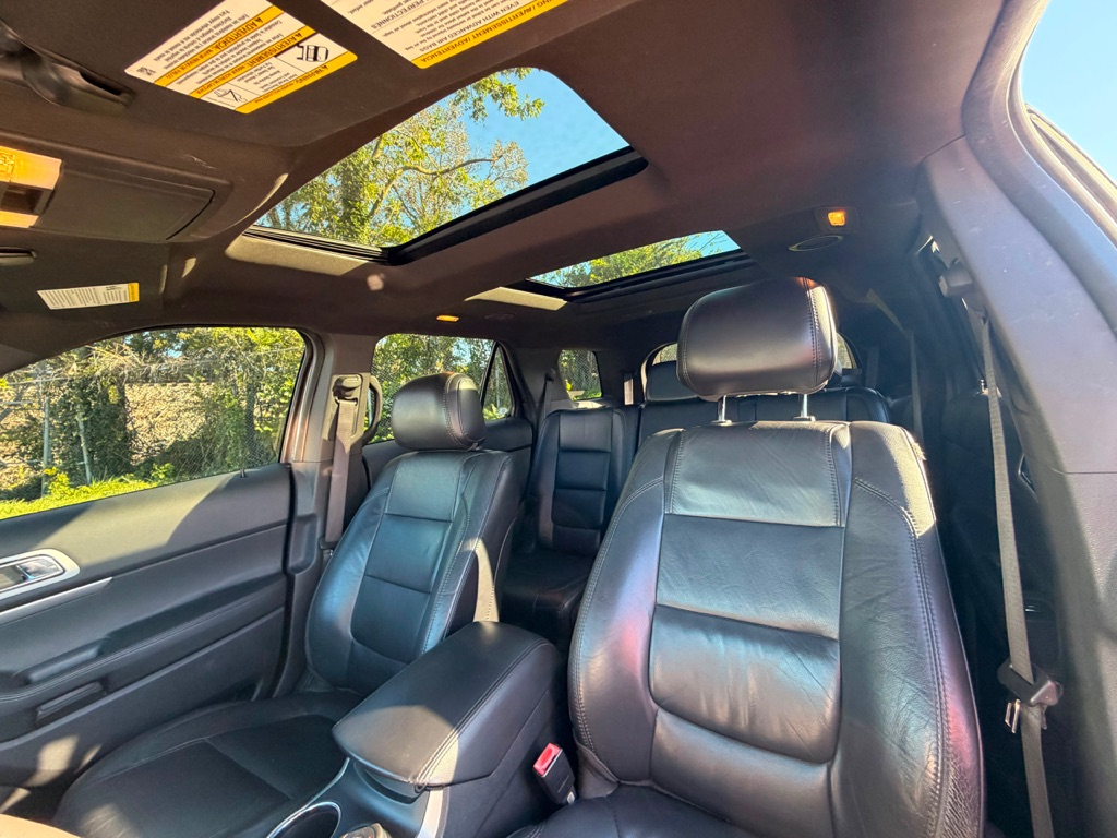 Photo 4 of this FORD EXPLORER
