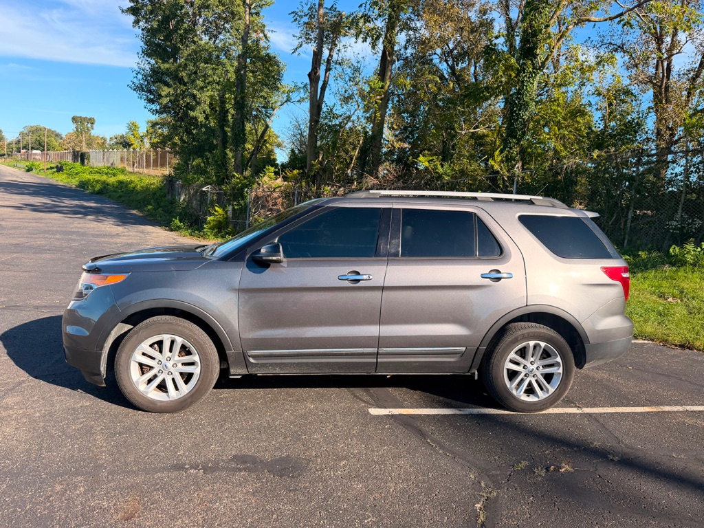 Photo 17 of this FORD EXPLORER