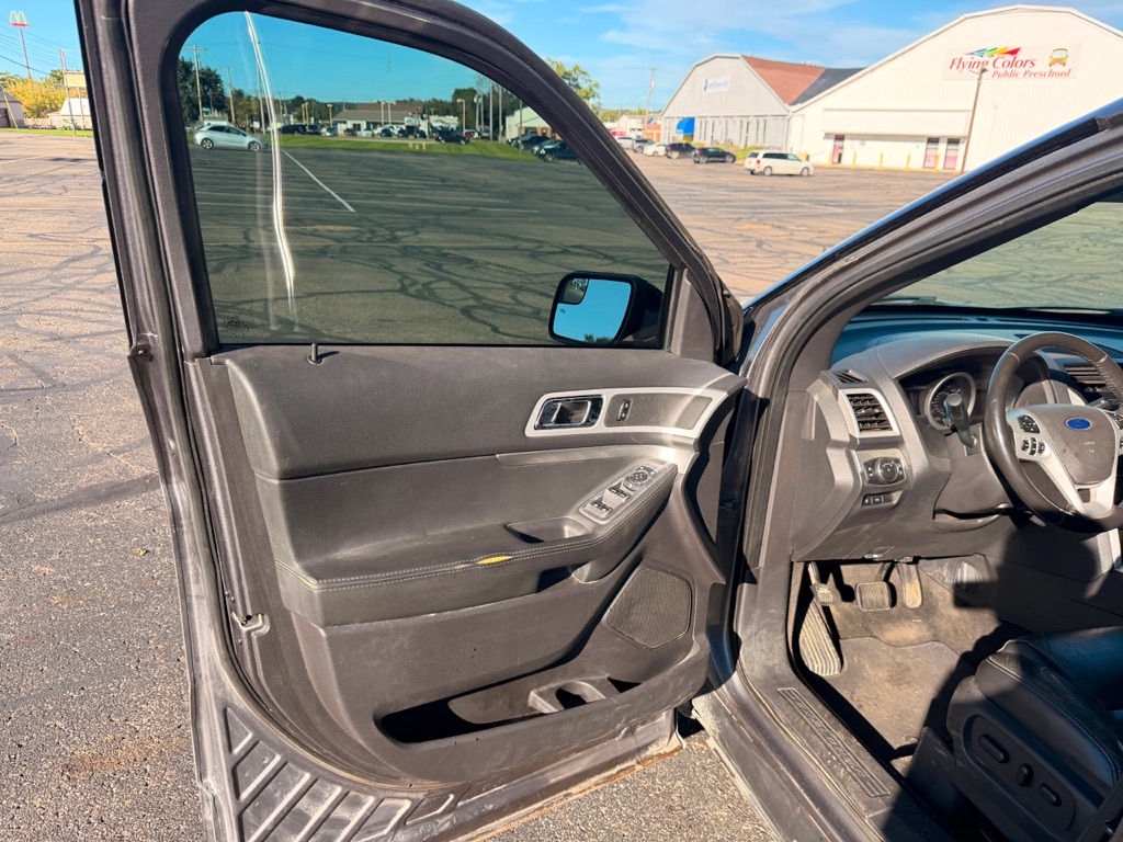 Photo 11 of this FORD EXPLORER
