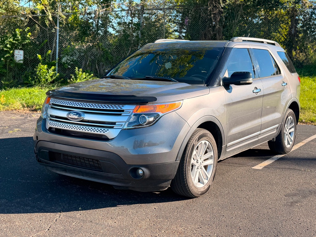 Photo 3 of this FORD EXPLORER