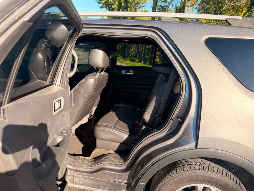 Photo 15 of this FORD EXPLORER