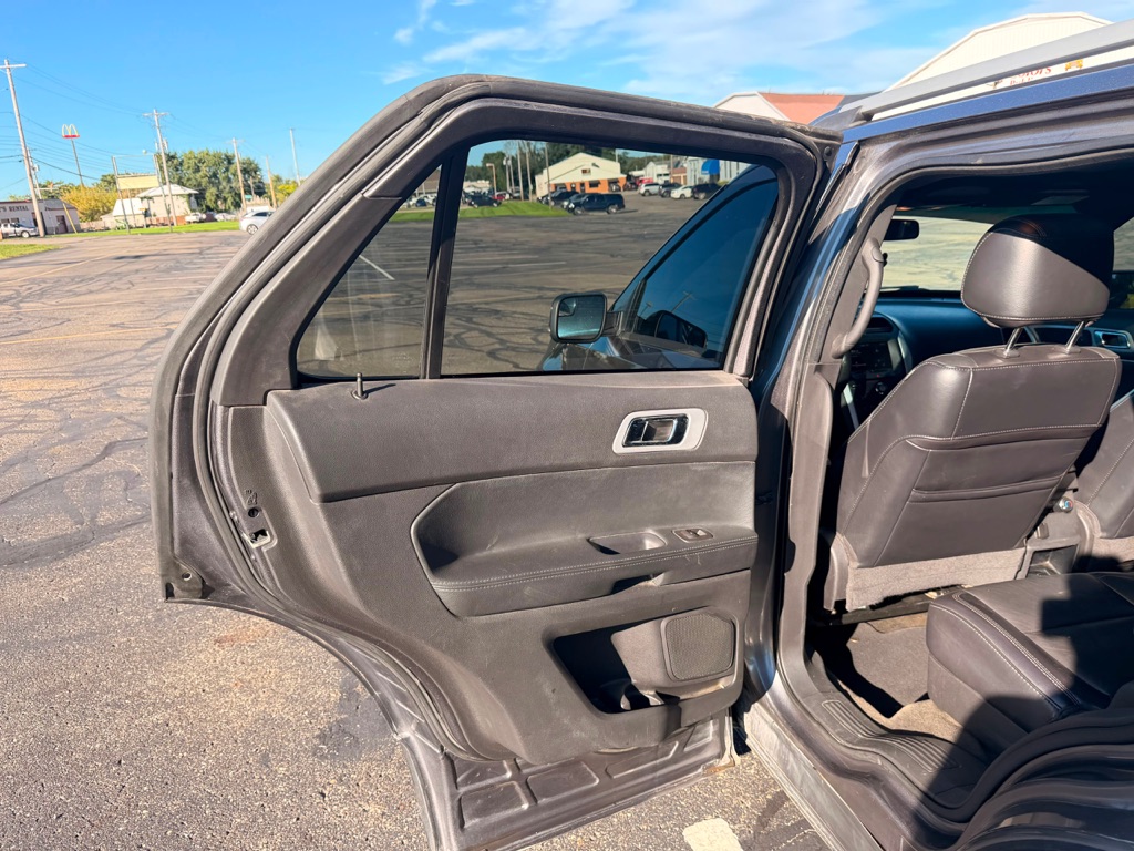 Photo 16 of this FORD EXPLORER