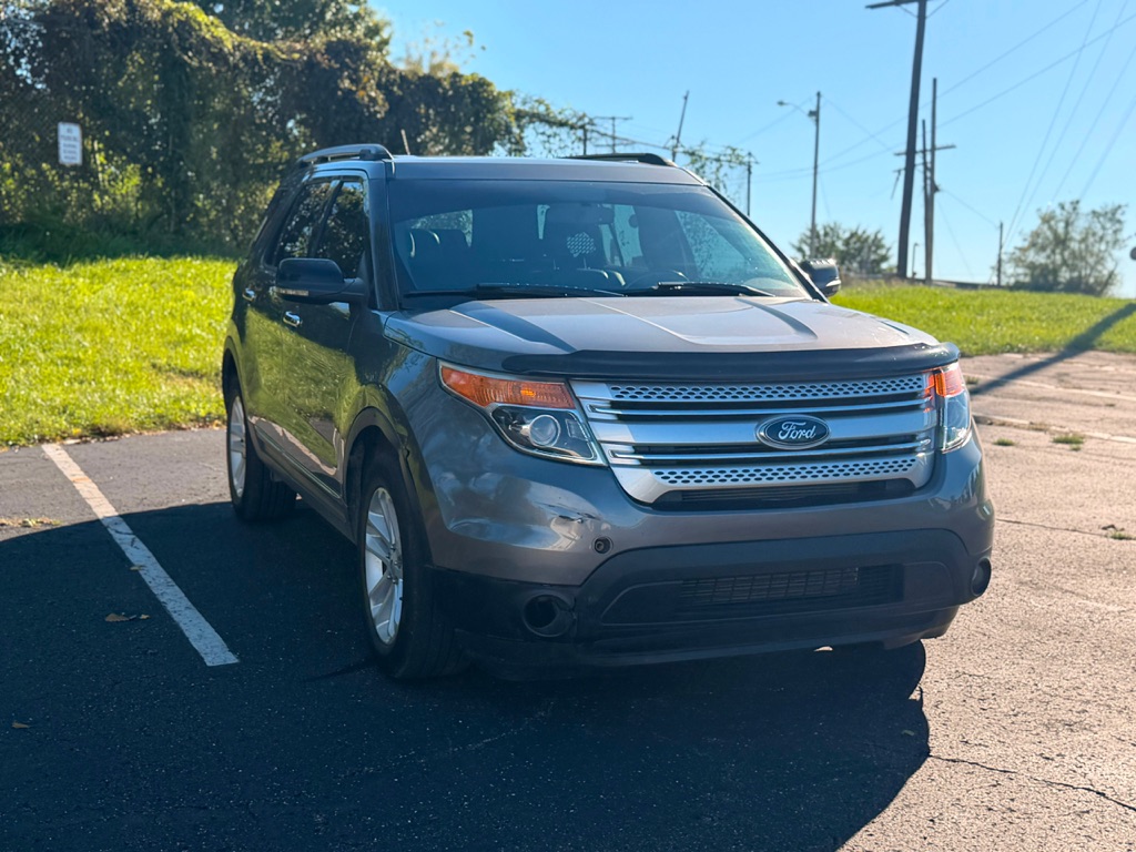Photo 2 of this FORD EXPLORER