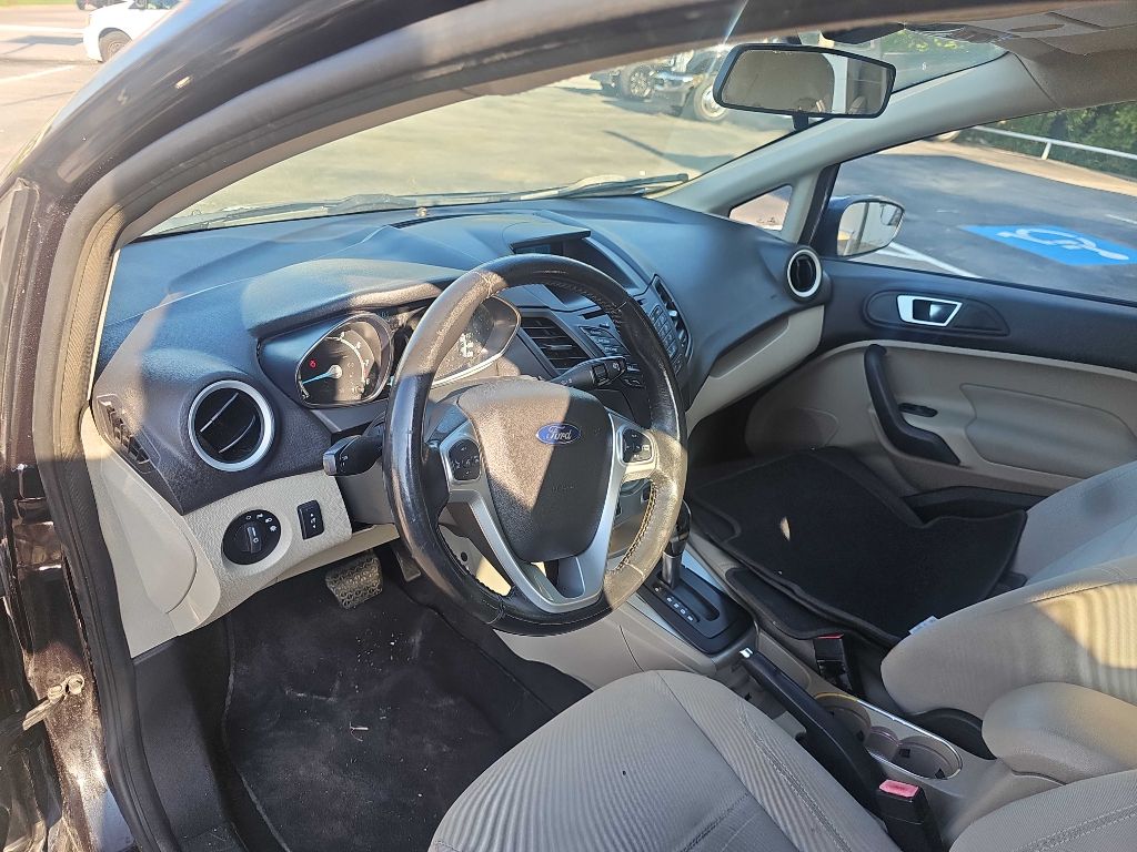 Photo 7 of this FORD FIESTA
