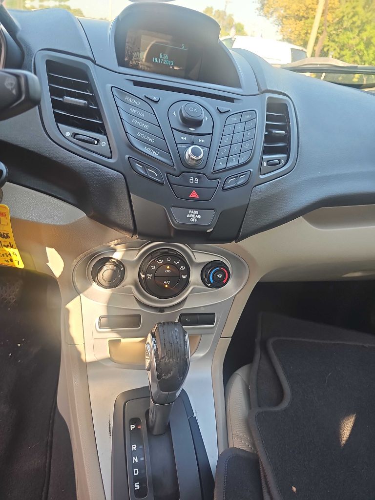Photo 6 of this FORD FIESTA