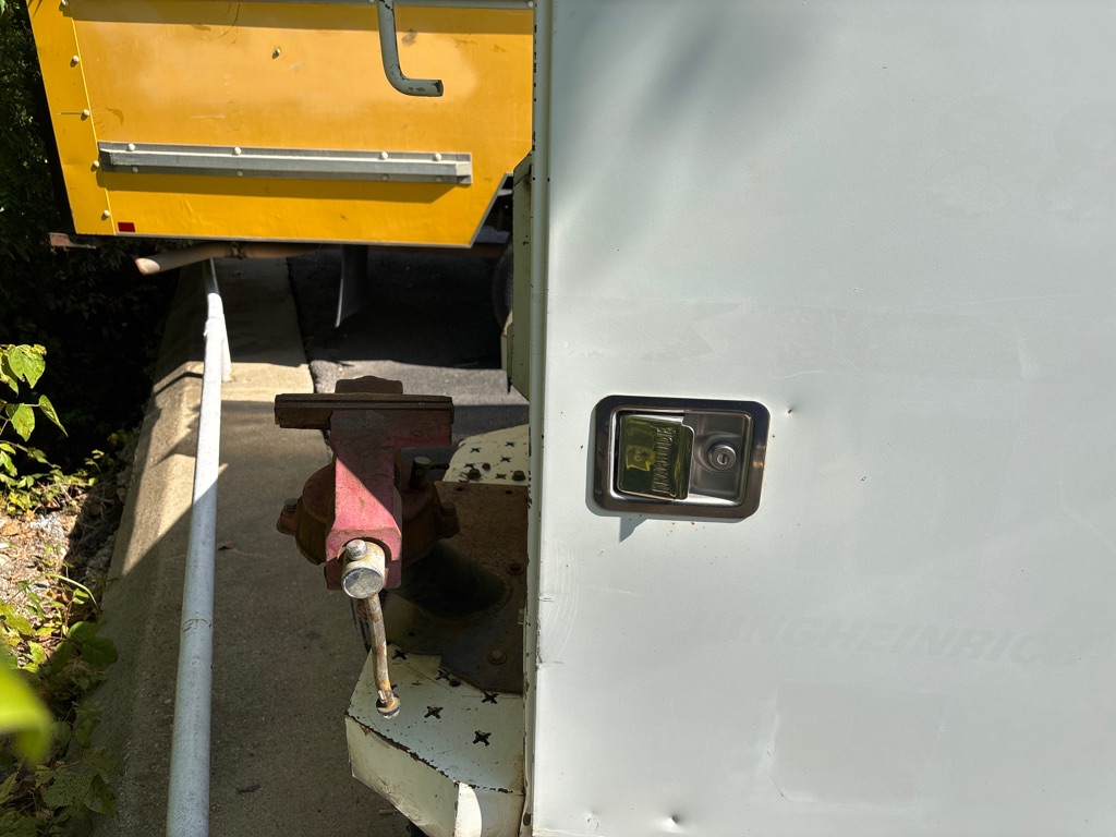 Photo 5 of this CHEVROLET SILVERADO 3500H