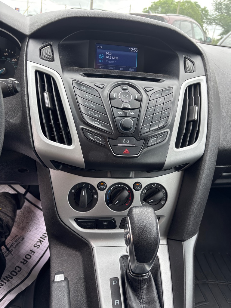 Photo 21 of this FORD FOCUS