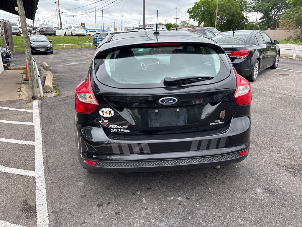 Photo 11 of this FORD FOCUS
