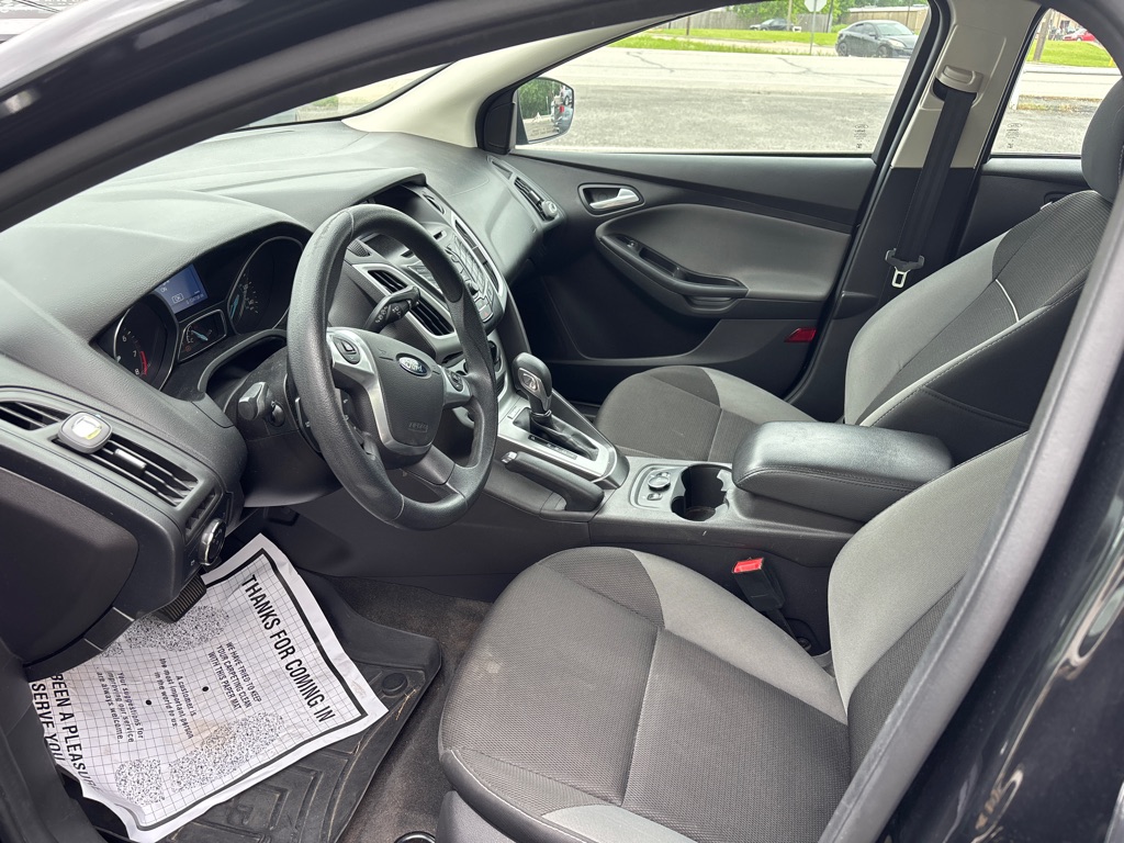 Photo 19 of this FORD FOCUS