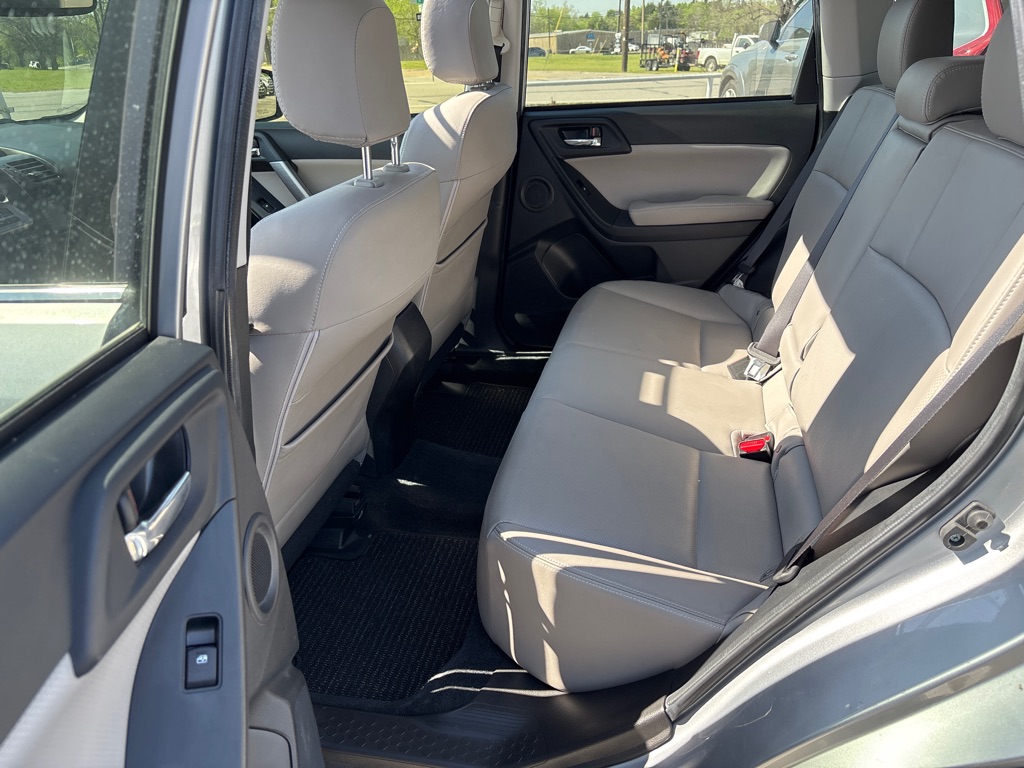Photo 11 of this SUBARU FORESTER