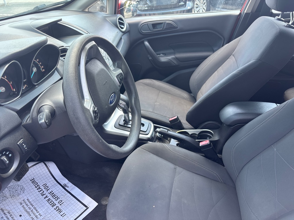 Photo 18 of this FORD FIESTA