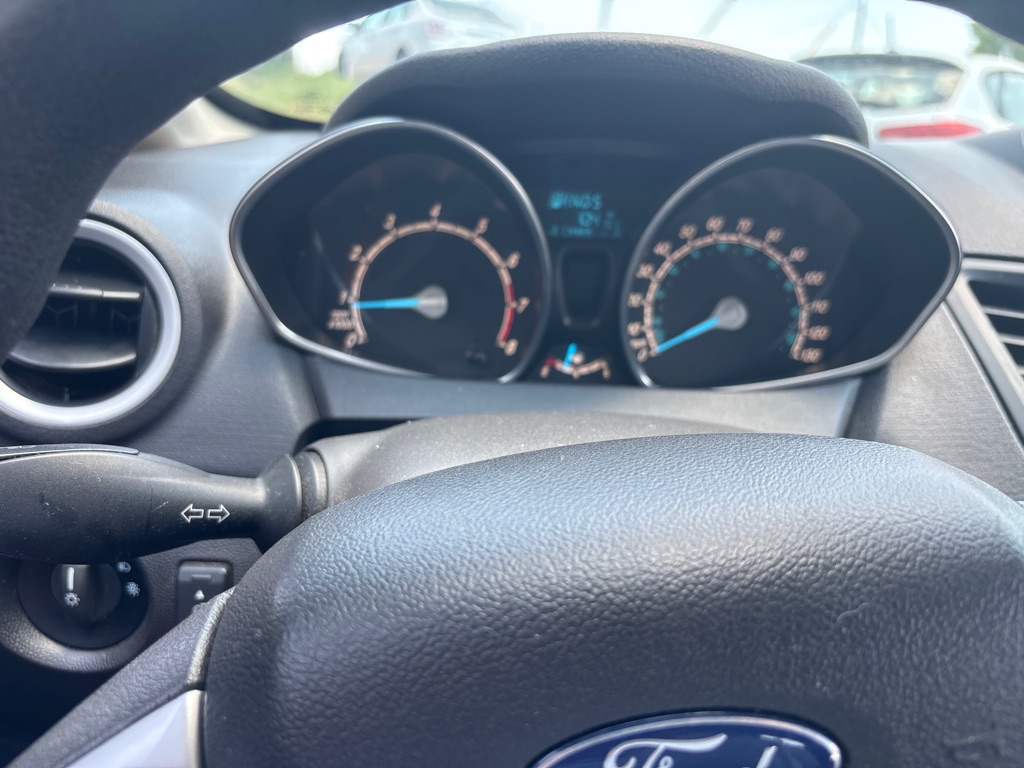 Photo 23 of this FORD FIESTA