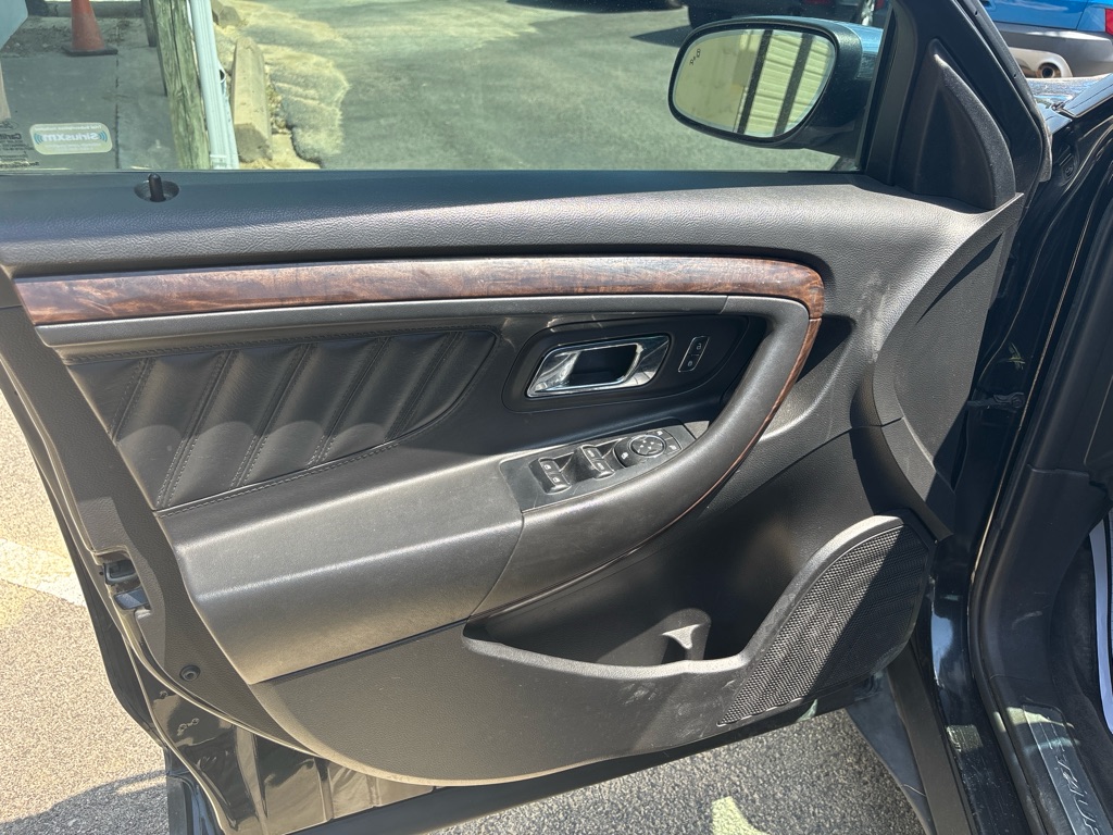 Photo 11 of this FORD TAURUS