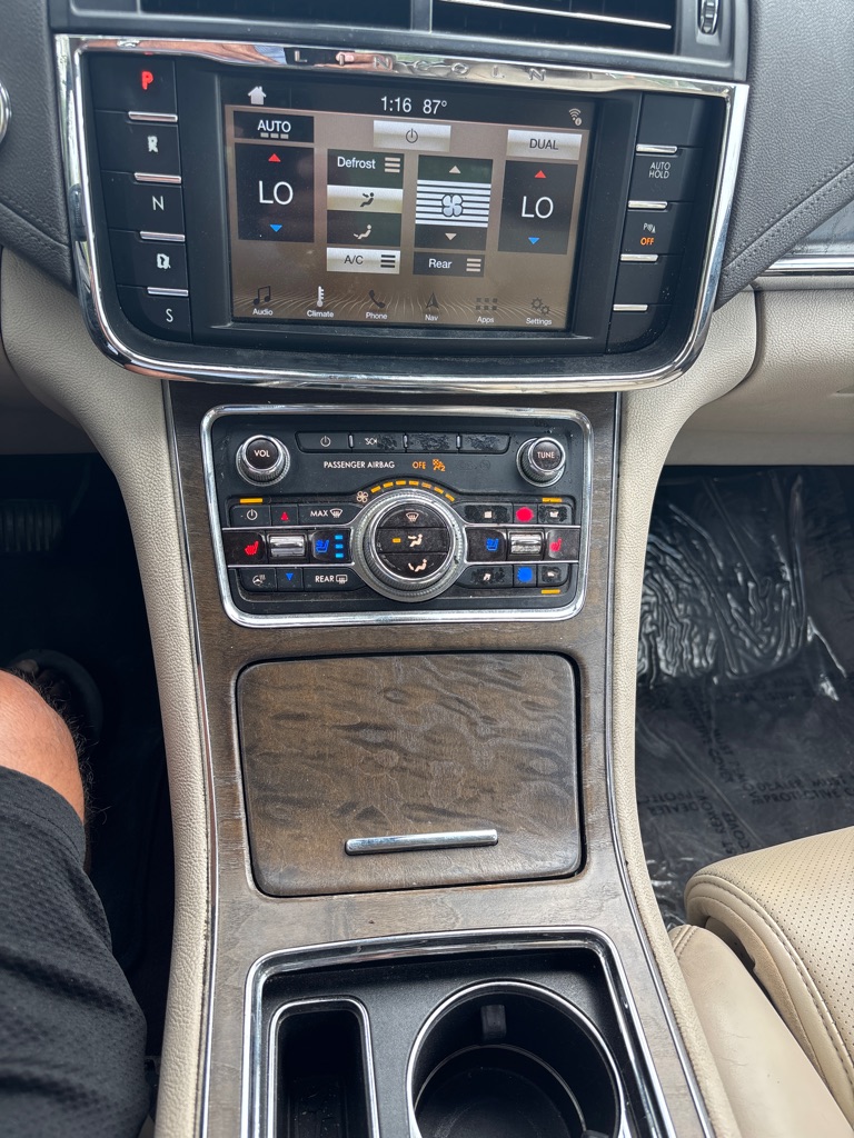 Photo 13 of this LINCOLN CONTINENTAL