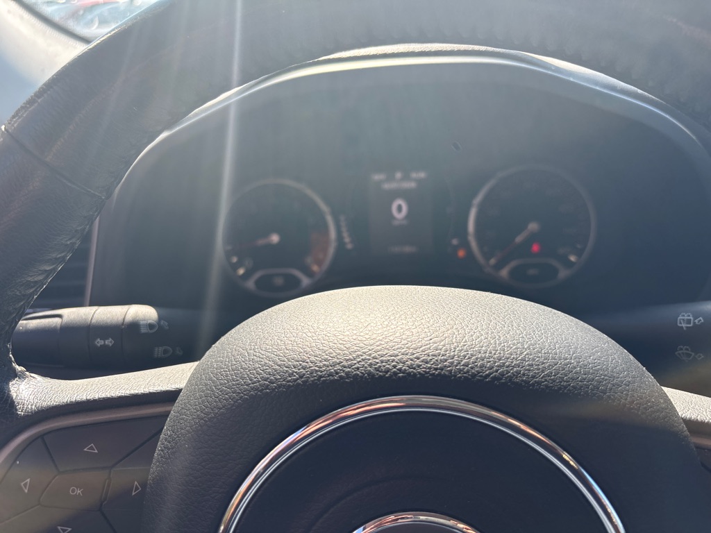 Photo 30 of this JEEP RENEGADE