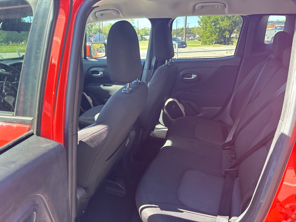 Photo 20 of this JEEP RENEGADE